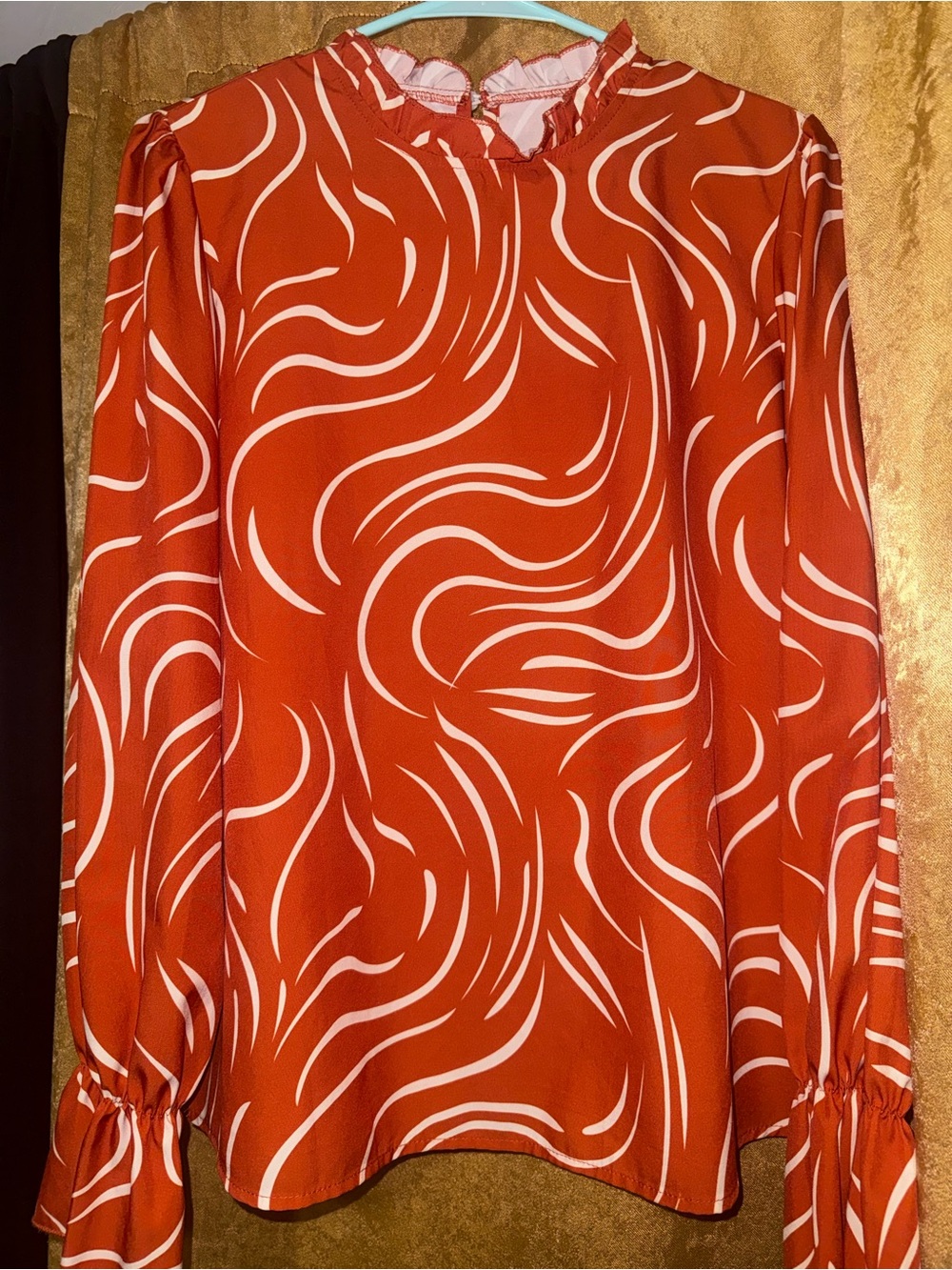 Women’s Red Swirl Print Long-Sleeve Blouse